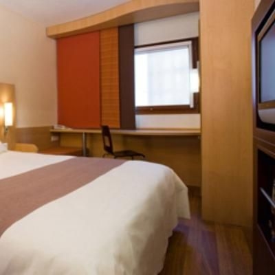 อิบิส ปารีส แชร์นวิลิเยร์ (Ibis Paris Gennevilliers)1