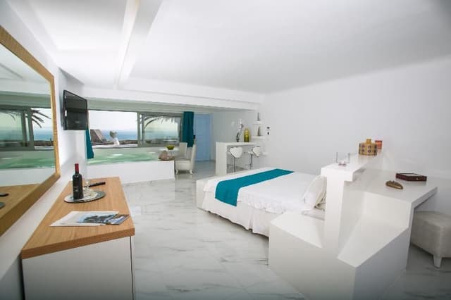 SUITE WITH JACUZZI