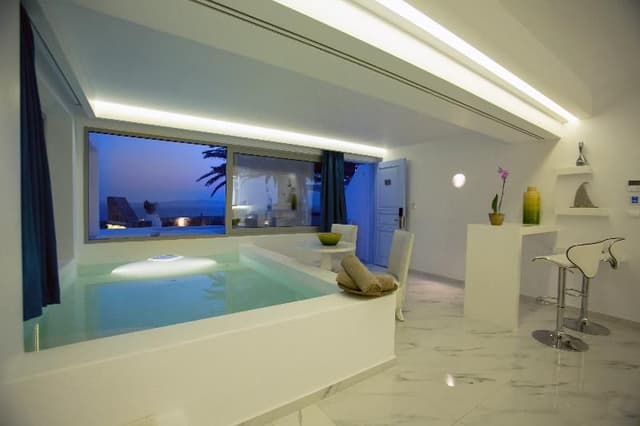 SUITE WITH JACUZZI