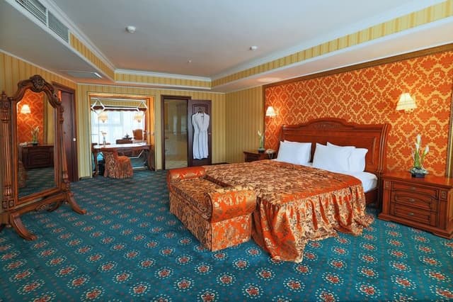 SUITE CAPACITY 1