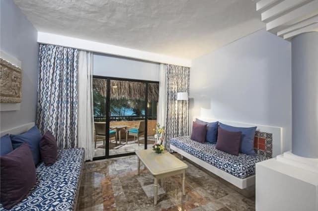 JUNIOR SUITE OCEAN FRONT