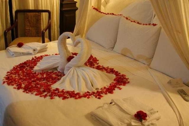 SINGLE KING SIZE BED