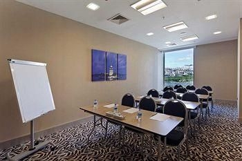 Hilton Garden Inn Istanbul Golden Horn1