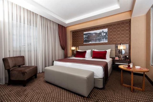 SUITE CONNECTING ROOM