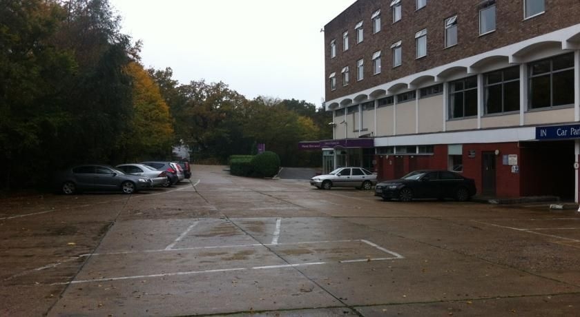 Country Hotel Woodford1