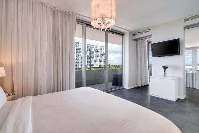 SUITE TWO KING BEDS