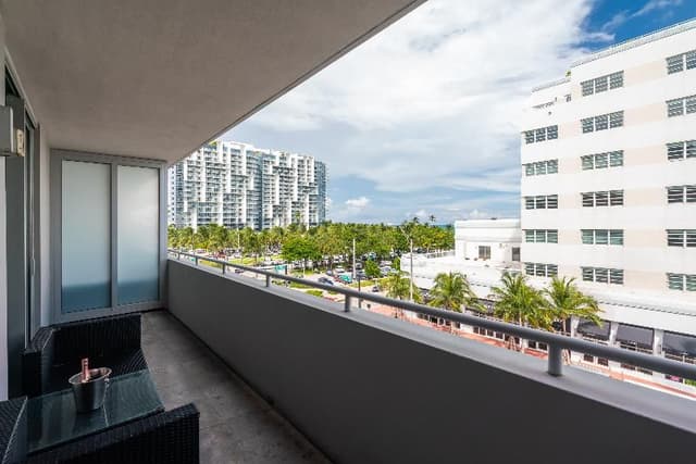 SUITE OCEAN VIEW ONE BEDROOM