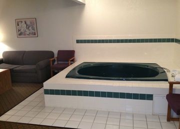 Rodeway Inn4