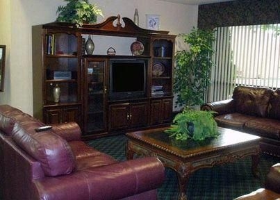 Econo Lodge Inn - Suites1