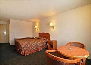 Orange Tustin Inn1