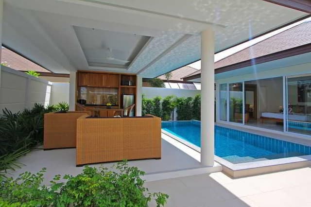 VILLA WITH PRIVATE POOL