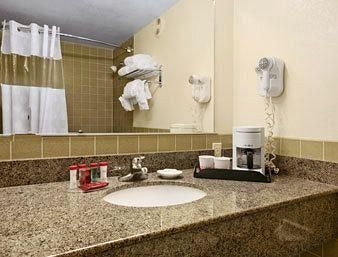 Ramada Plaza Sacramento4