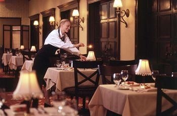 Radisson Hotel Indianapolis Airport1