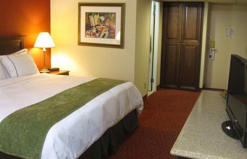Radisson Hotel Indianapolis Airport3