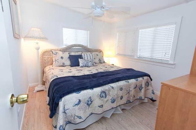 DOUBLE WITH KITCHENETTE