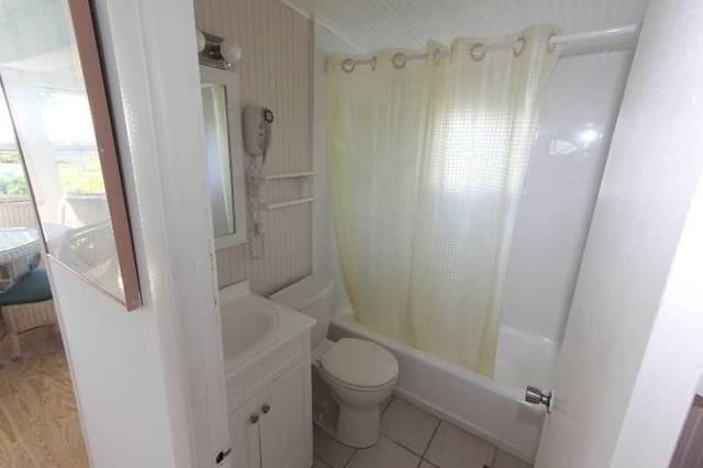 DOUBLE WITH KITCHENETTE