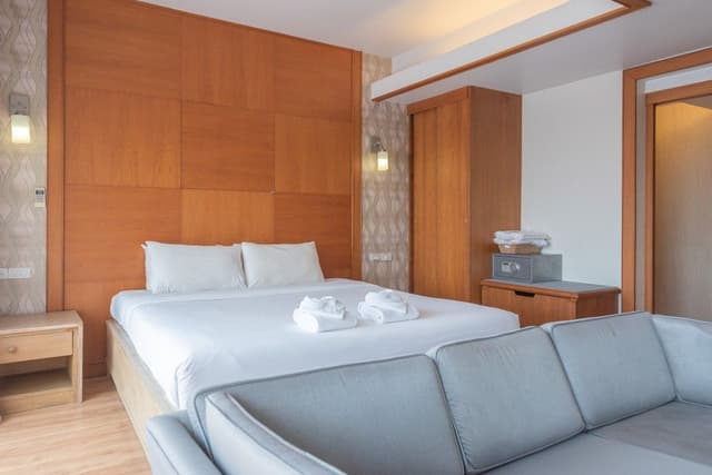 Honeymoon Suite