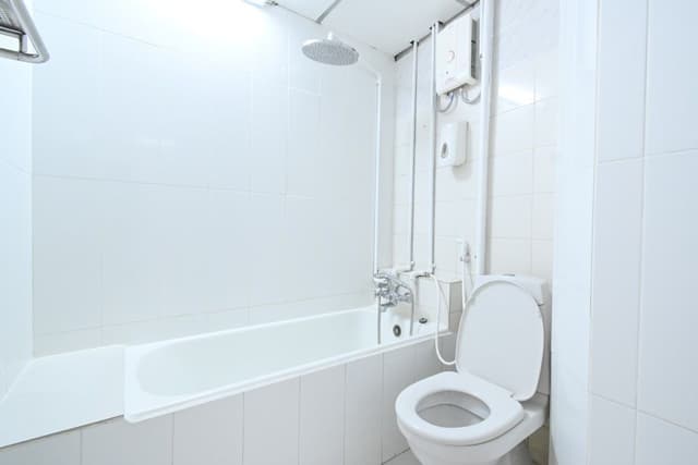 Deluxe Twin with Bathtub