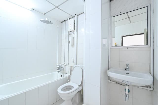 Deluxe Twin with Bathtub