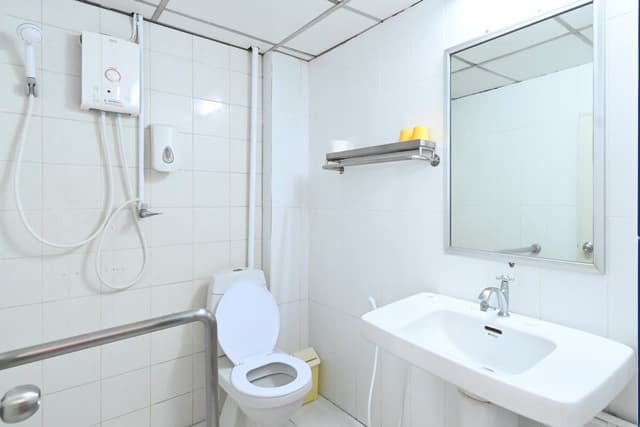 Deluxe Twin with Shower