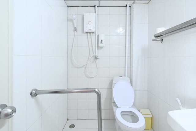 Deluxe Twin with Shower