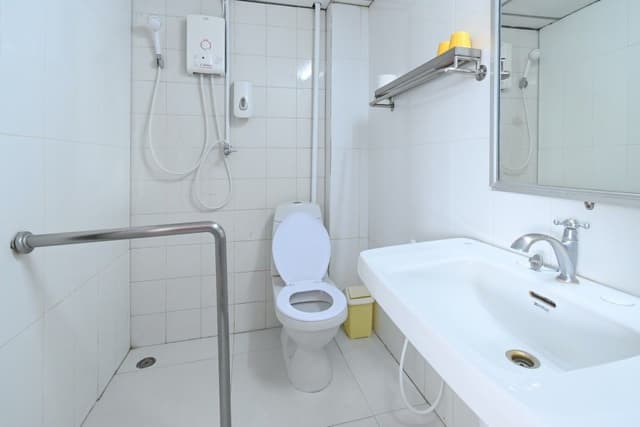 Deluxe Twin with Shower
