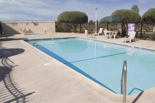 Americas Best Value Inn Vista2