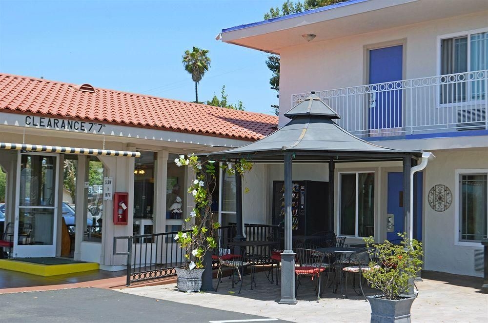 Americas Best Value Inn Vista3