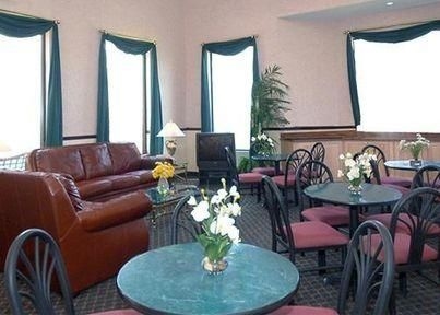 Econo Lodge Inn & Suites3