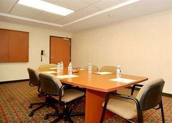 Sleep Inn And Suites Bensalem2