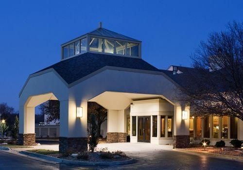 Clubhouse Inn Westmont0