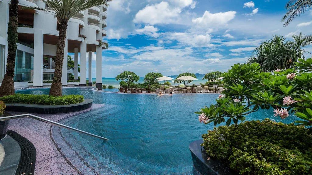 โรงแรมรอยัล คลิฟ แกรนด์ พัทยา โรงแรมรอยัล คลิฟ แกรนด์ พัทยา