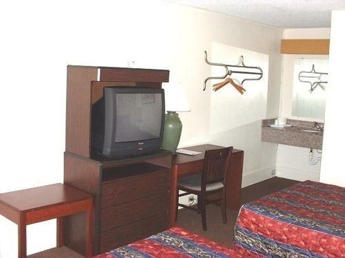 Travelodge Pittsburgh4