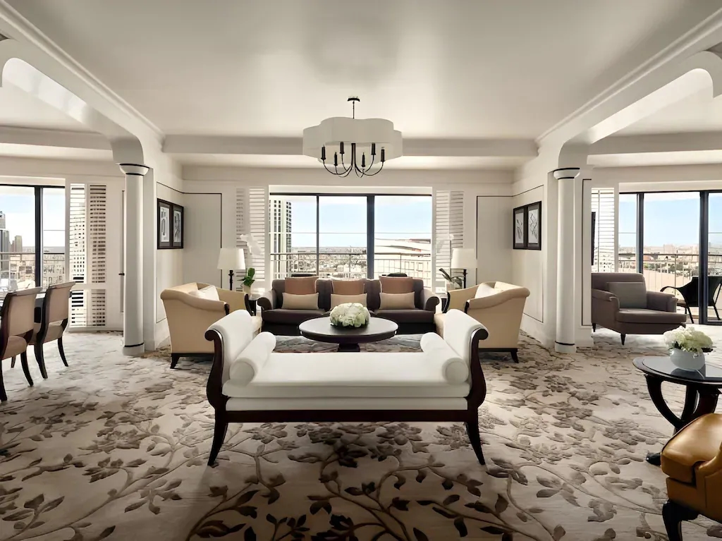 āđāļāļāļāļĢāļĩ-āļĨāļē āļāļĢāļļāļāđāļāļ (Shangri-La Bangkok)1
