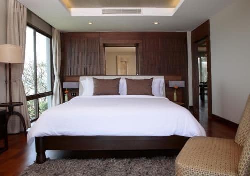 One-Bedroom Suite with Sea View