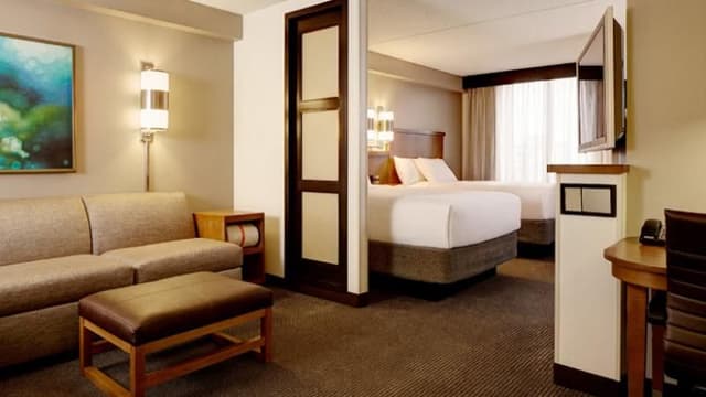 DOUBLE TWO QUEEN BEDS