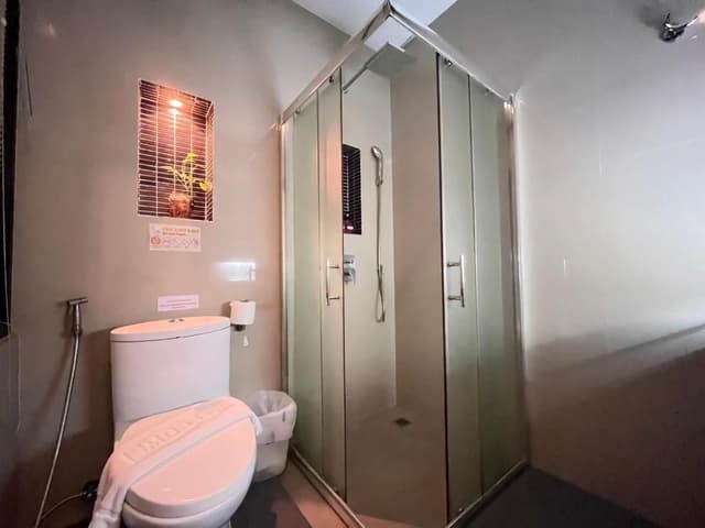 Deluxe Pool Side Room