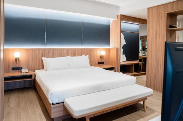 Deluxe King Room