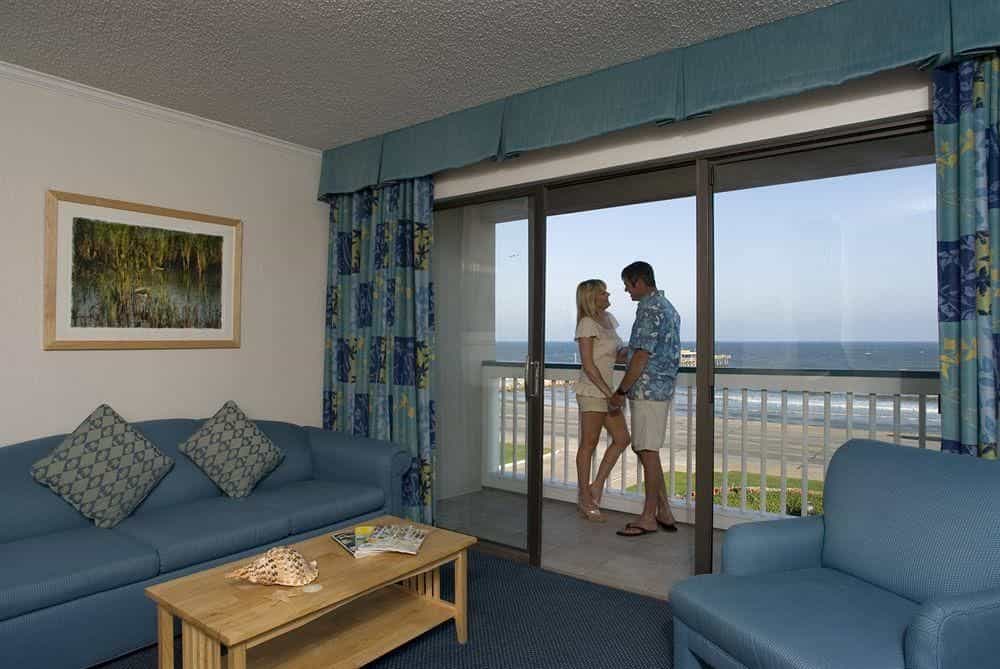 Casa Del Mar Beachfront Suites