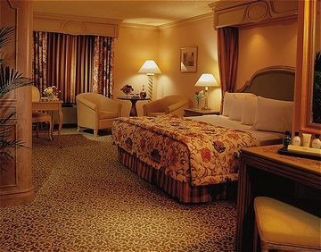 Comfort Suites1
