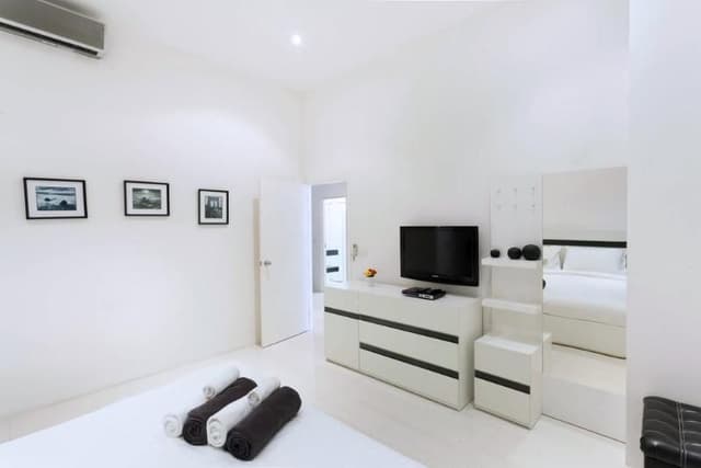 APARTMENT THREE BEDROOMS