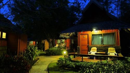 Sunset Village Beach Resort4