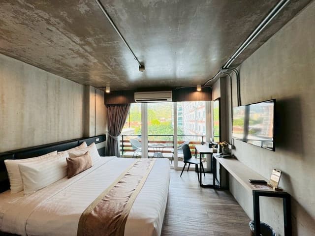 Premier Room with City View