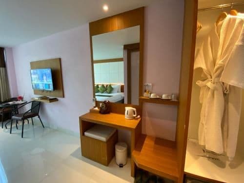 Superior Twin Room with City View