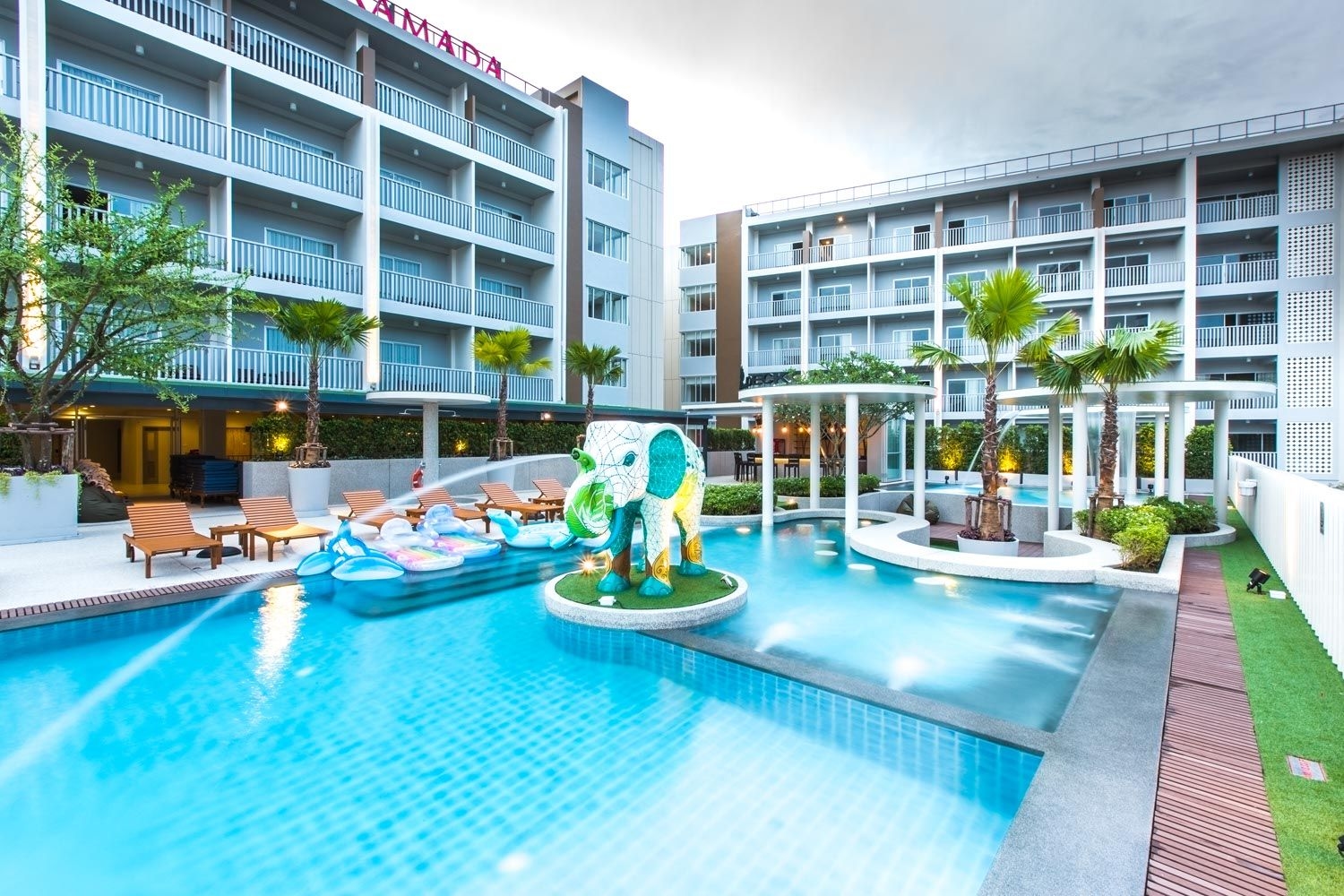 รามาดา บาย วินด์แฮม ภูเก็ต ดีวาน่า (Ramada by Wyndham Phuket Deevana)1
