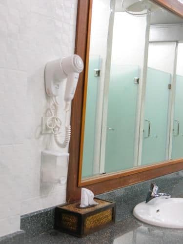 Private Female Room with 5 Beds & Shared External Bathroom