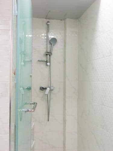 Private Female Room with 5 Beds & Shared External Bathroom