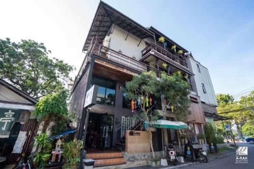 เดอะ อารักษ์ เบด บาร์ แอนด์ โฮสเทล (The Arak Bed Bar and Hostel)0