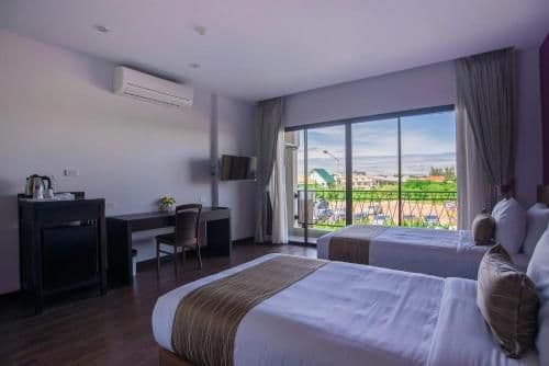 Superior Twin Room with City View