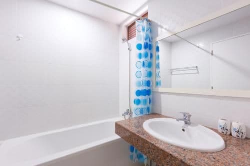 Two-Bedroom Apartment with Sea View (No in Room Wifi)